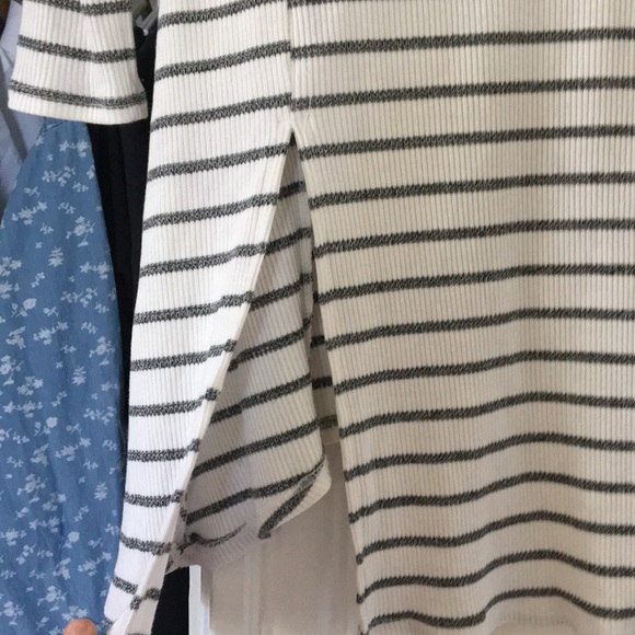 Francesca’s White Striped High-Low Shirt - Picture 4 of 7